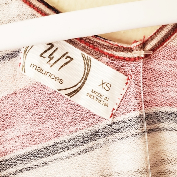 24/7 Maurices Multicolored Striped Sleeveless V-Neck Blouse Size XS NWT - Picture 4 of 9